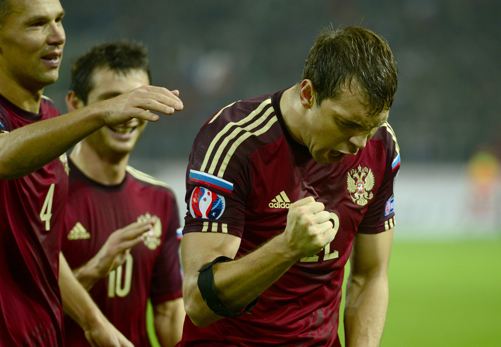 Artem Dzyuba (R) of Russia reacts after scoring a goal during the UEFA Euro 2016 qualifying Group G game between Russia and Moldova at Otkrytie Arena in Moscow, on October 12, 2014.