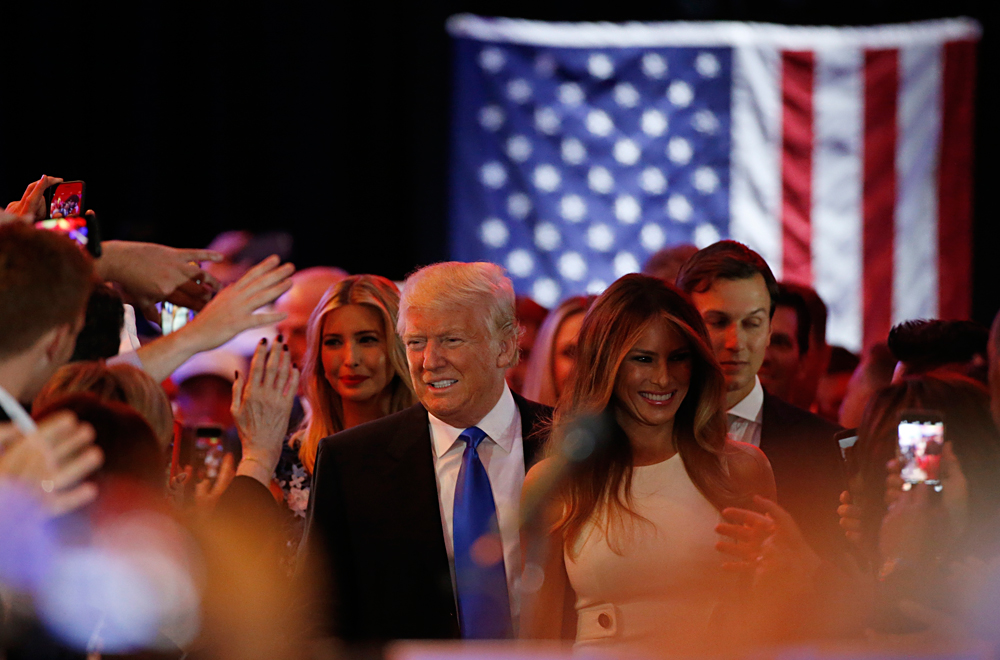Presiden AS terpilih Donald Trump bersama istri dan para pendukungnya.