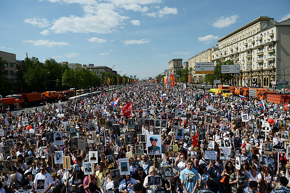  'Immortal Regiment' march in Moscow, May 9, 2016. 
