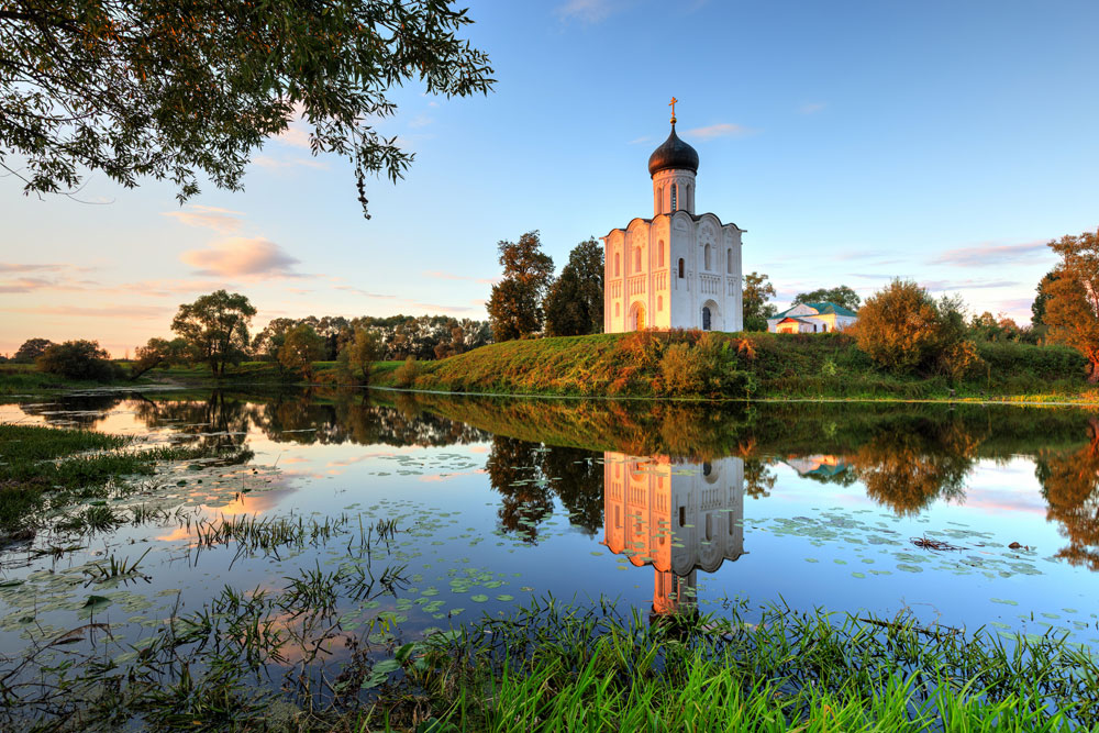And you simply cannot miss the Church of the Intercession on the Nerl, if only to get a typical Russian postcard view. Sit back, relax and enjoy!