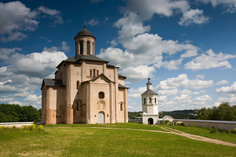 The Church of St Michael the Archangel towers above the ancient city of Smolensk (470 km west of Moscow). Its genuine centuries-old look will stir the soul. 