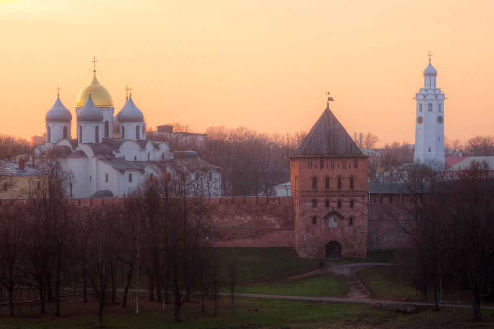 La Cattedrale di Santa Sofia a Velikij Novgorod, dopo cent’anni di storia burrascosa, si presenta ancora oggi con tutto il suo fascino