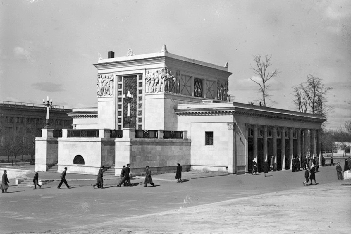 D. Chechulin. Estación de metro Dinamo. Foto de V. Savostiánov y L. Velikzhanin. 1947.