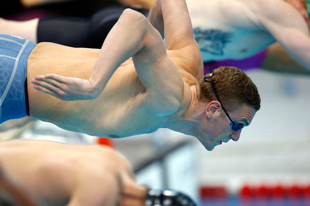 Andrej Gretschin aus der russischen Mannschaft beim Start über 100 Meter Freistil während der Schwimm-Europameisterschaften in London.
