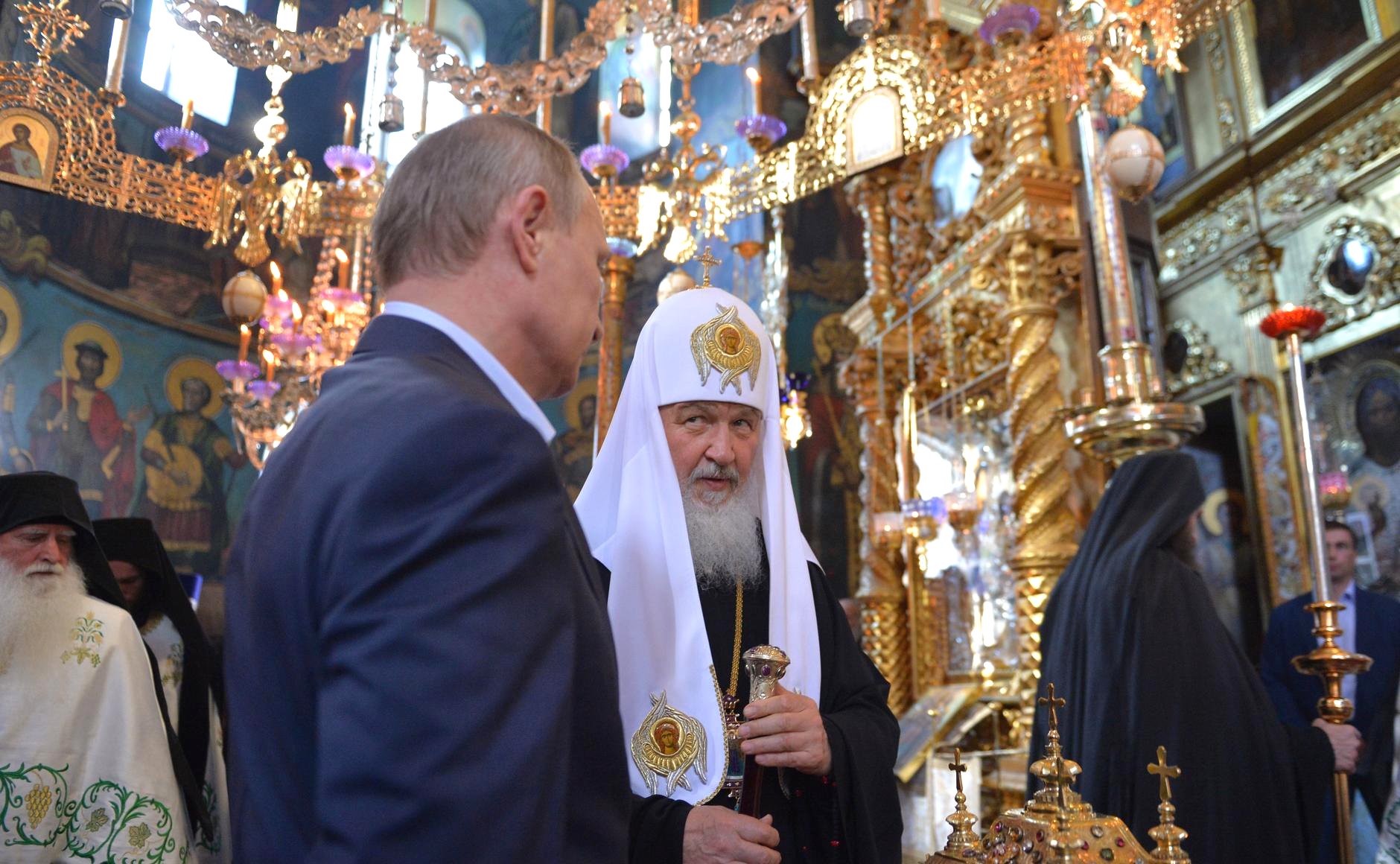 Pútin estava acompanhado do patriarca da Igreja Ortodoxa Russa, Kirill.