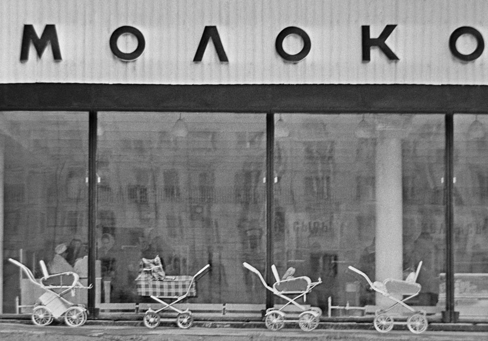 1972. Sebuah toko susu di Moskow selatan.