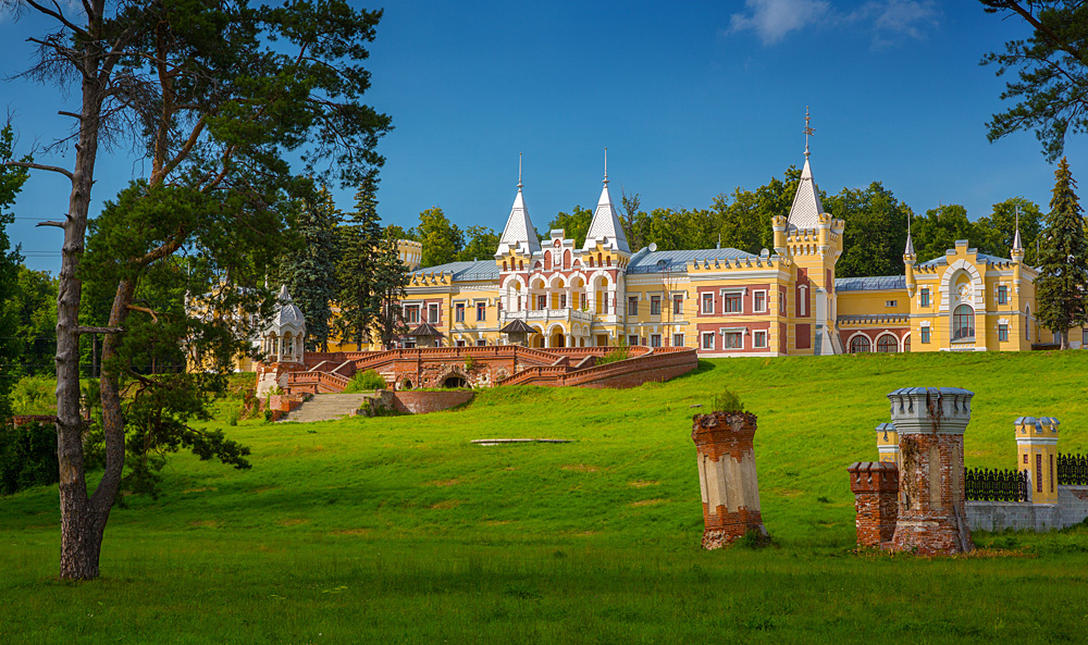 7 Russian Fairytale Castles That Guidebooks Are Hiding From You