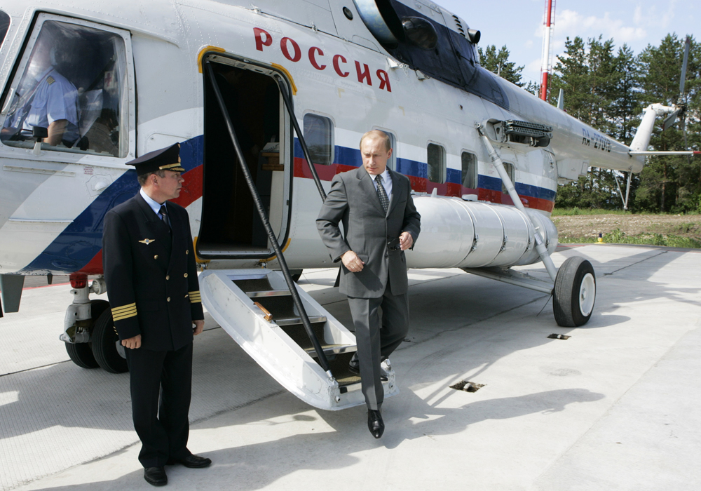 Russian president Vladimir Putin steps off the helicopter on arrival at the Volzhsky Utyos residence in Samara Region.