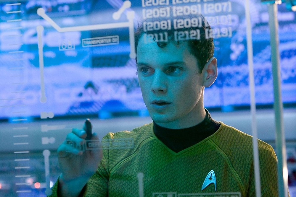 Die größte Berühmtheit erlangte der Schauspieler als russischsprachiger Weltraumforscher Pawel Tschechow in der Science-Fiction-Reihe „Star Trek“. // "Star trek" (2009)