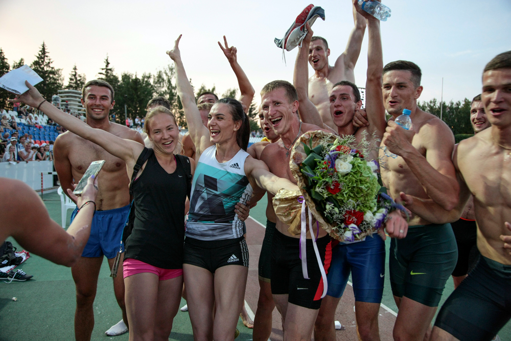 Elena Isinbayeva, double championne olympique et septuple championne du monde du saut à la perche, et les autres membres de l'équipe russe d’athlétisme.