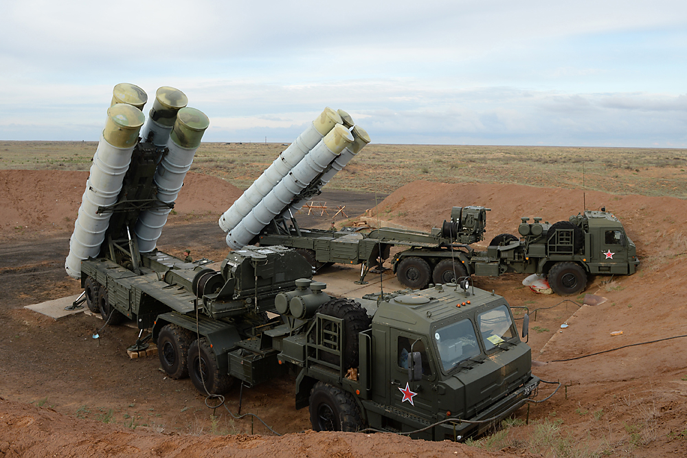 The S-400 Triumf anti-aircraft system system at the Ashuluk training ground in the Astrakhan Region.