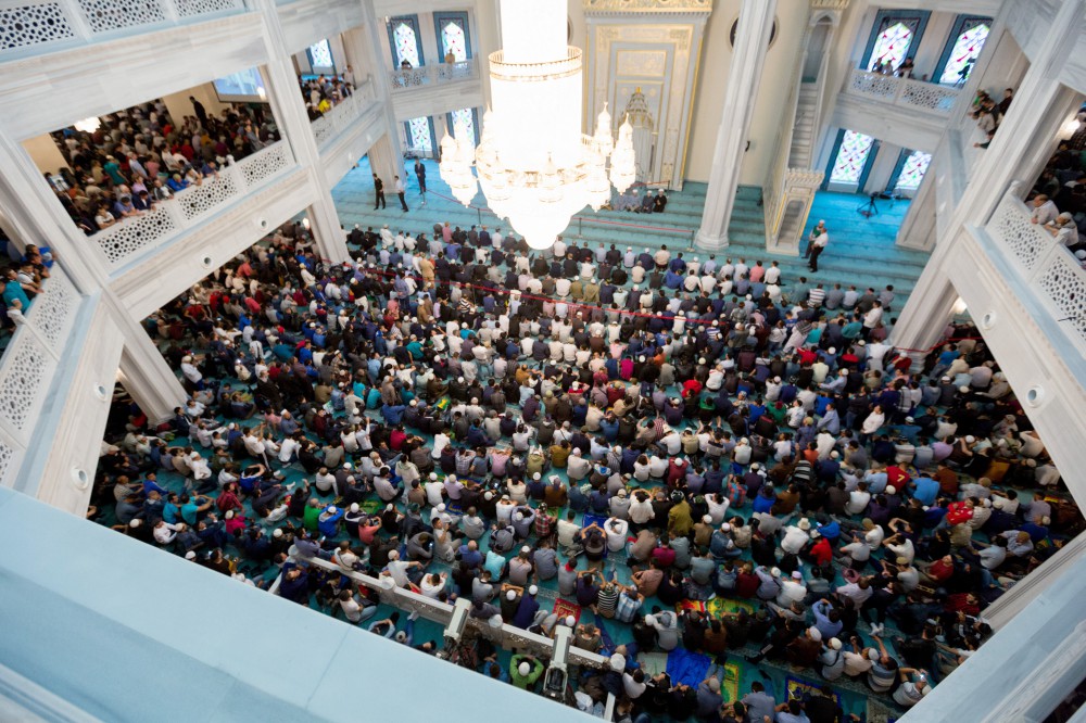 Di Rusia, Idul Fitri dirayakan oleh umat Islam di seluruh negeri. 