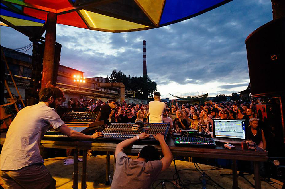 Festival di musica techno a Mosca.