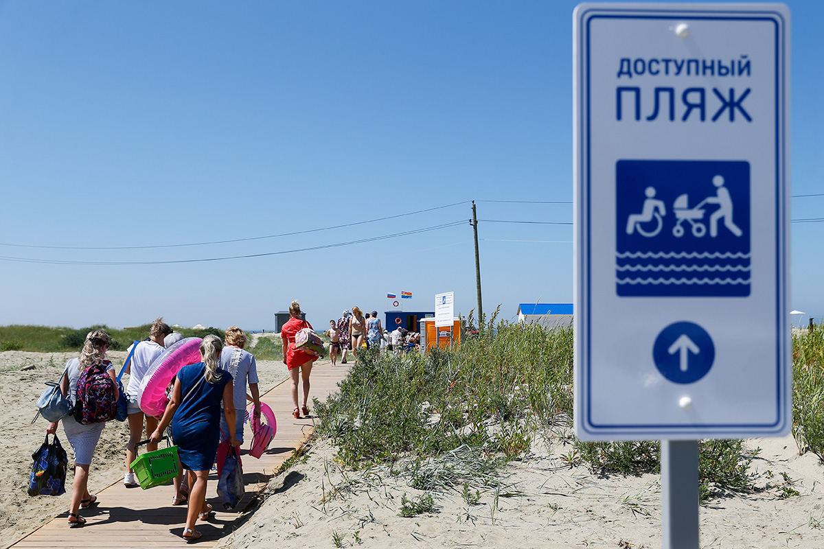 Pantai yang terletak di kota Yantarny (dari kata Rusia yang berarti "amber") ini, 50 kilometer dari kota Kaliningrad, adalah pantai pertama di Rusia yang menerima sertfikasi ini.
