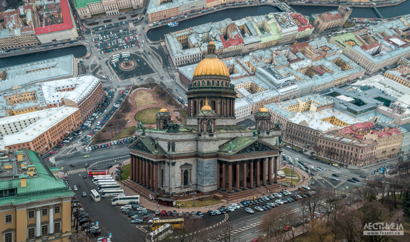 Un programma calcola a livello matematico il percorso che deve realizzare l’elicottero // La Cattedrale di Sant’Isacco a San Pietroburgo 