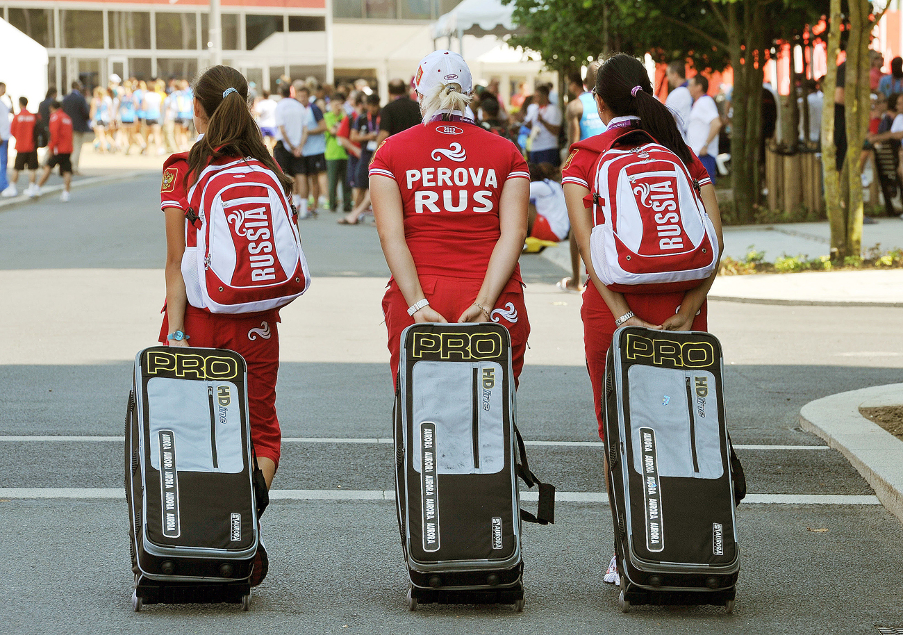 Trois athlètes russes se dirigent vers le Village des Athlètes pour s'entraîner lors des Jeux olympiques de Londres de 2012.