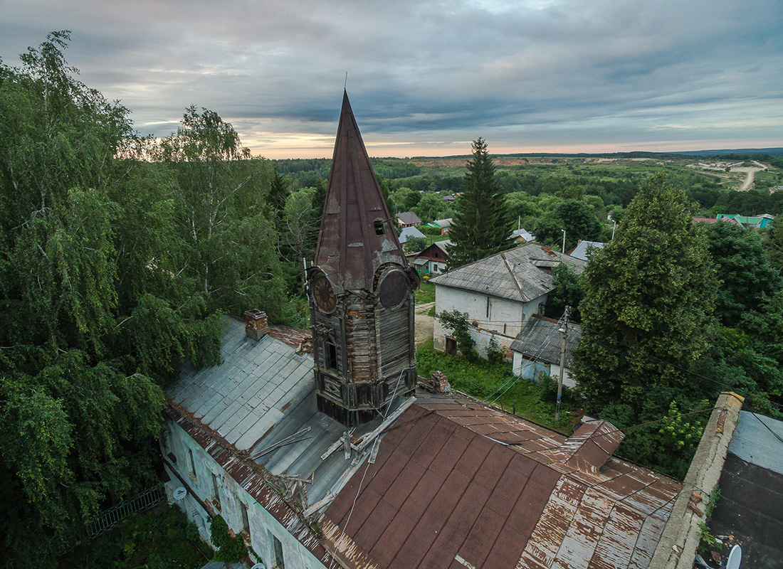 　アレクシンに所在するコロソヴォの翼にあたり、19世紀後半に建造された木造の時計塔。