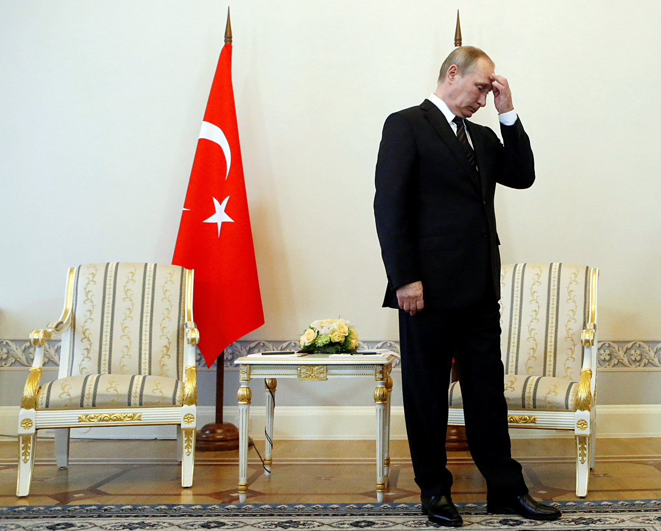 Le président Vladimir Poutine avant la rencontre avec son homologue turc Recep Tayyip Erdogan à Saint-Pétersbourg.