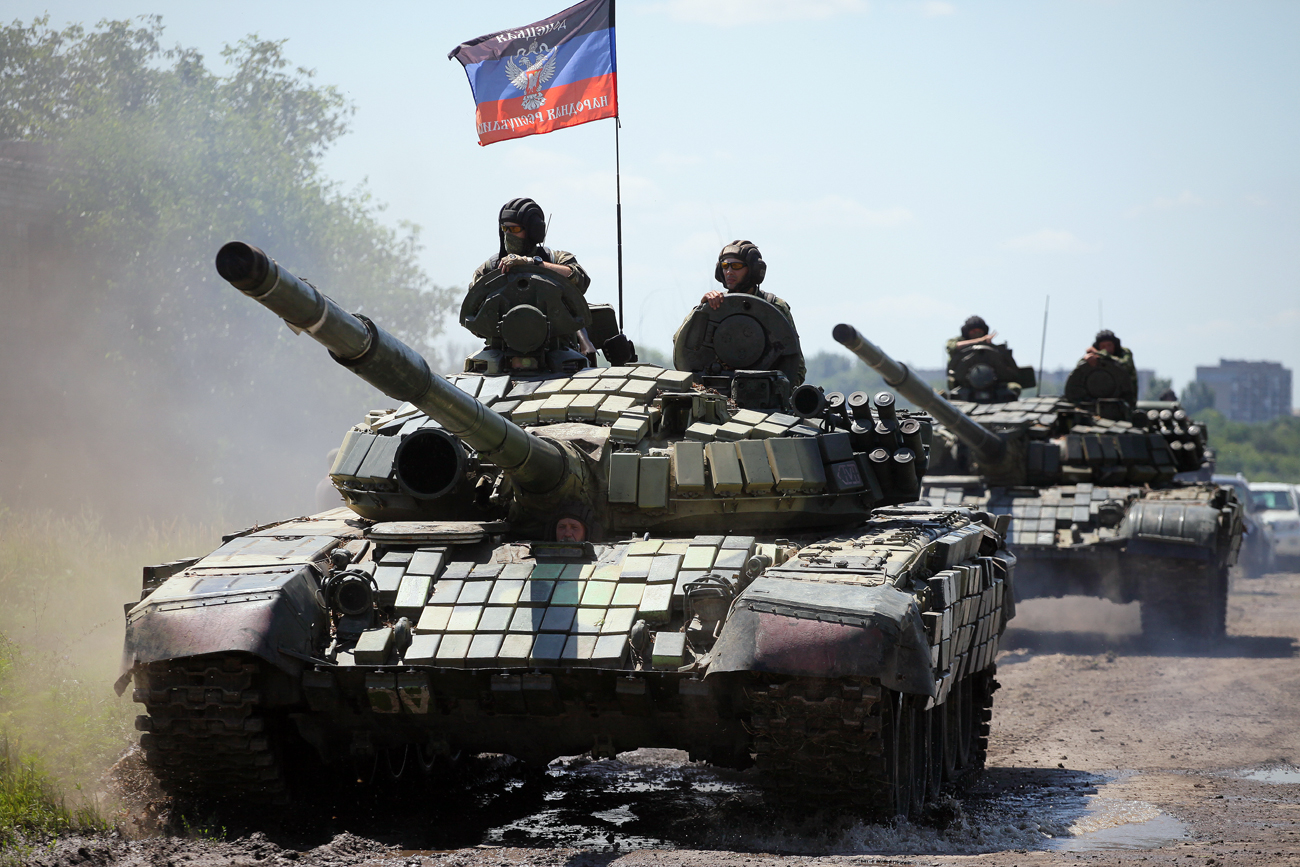 Donetsk People's Republic troops unilaterally withdraw military hardware equipped with guns with a diameter greater than 100mm to a distance of 3km away from the frontline.