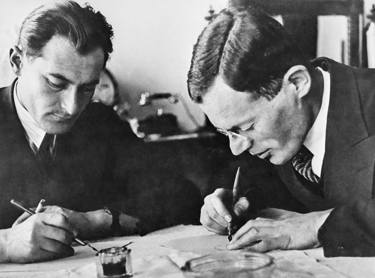  Russian/Soviet writers Ilya Ilf (R) and Yevgeny Petrov at work