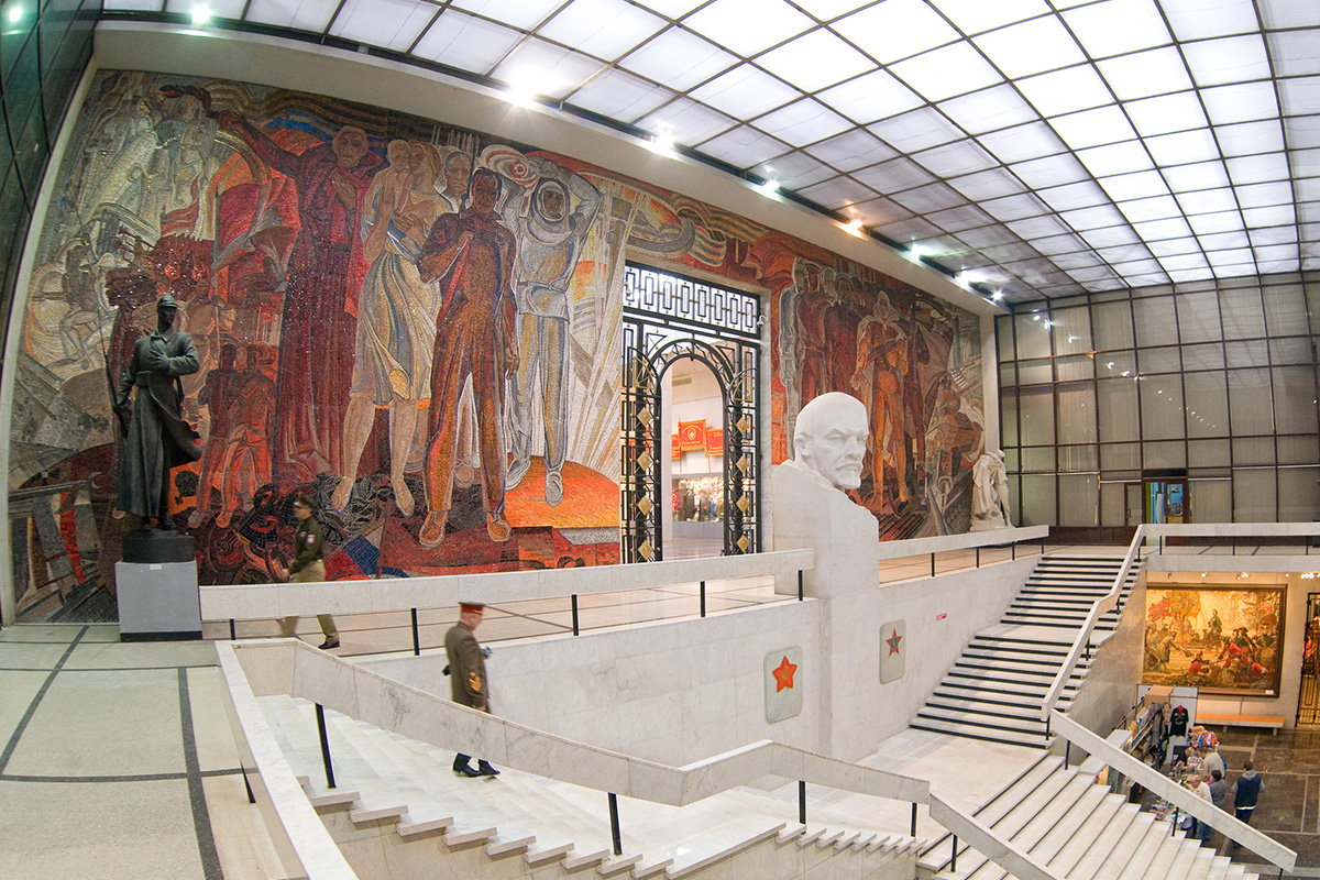 Интериор в Централния военен музей в Москва, който се наричал Музей на съветската армия до 1993 г. Намира се на ул. „Съветска армия“ и все още е здрава връзка със съветските времена.