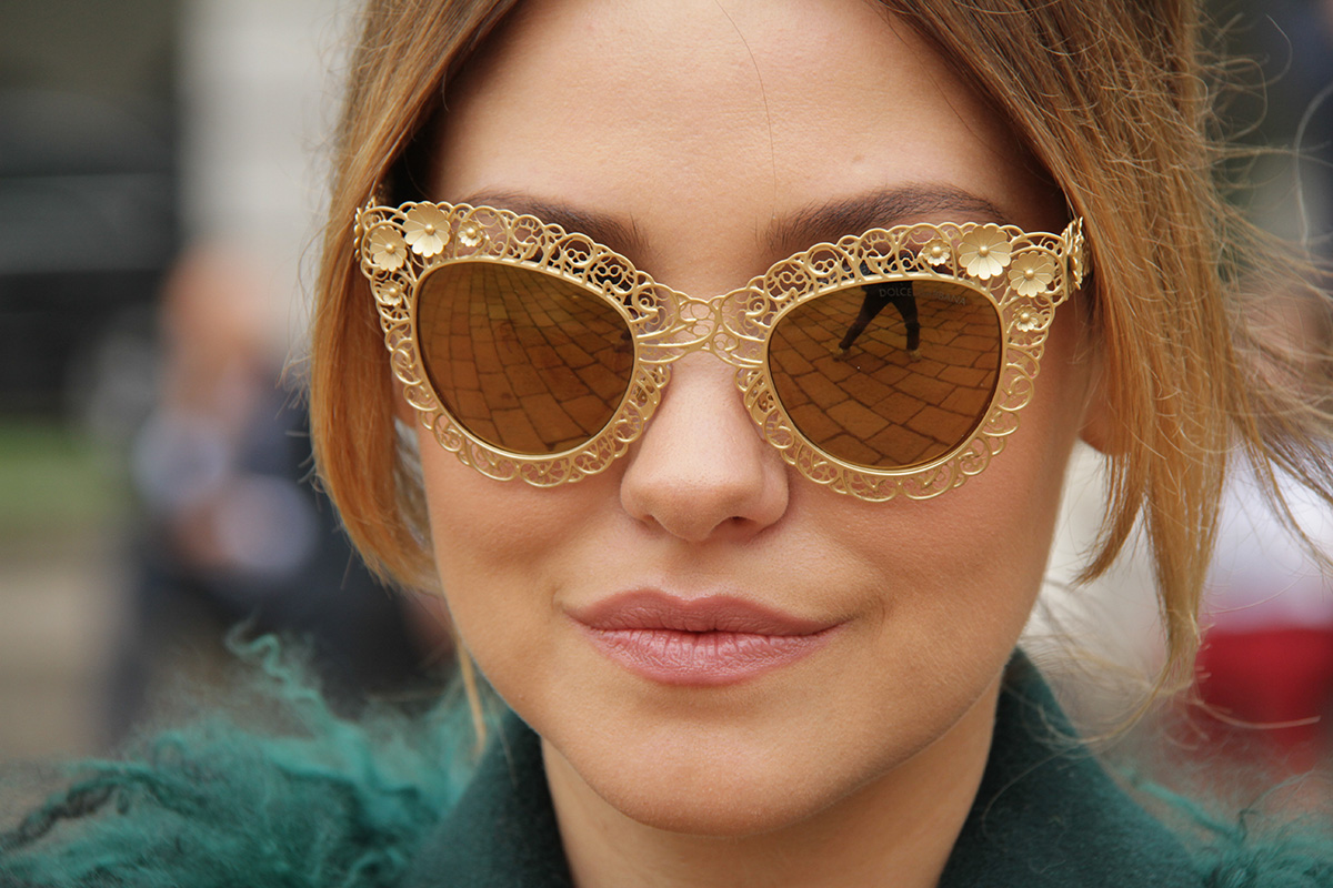 Днес Казаково е единственият център в Русия за изработката на филигран – една от най-деликатните и прецизни форми на ювелирното изкуство. / Слънчеви очила на Dolce & Gabbana от колекцията есен-зима 2014.