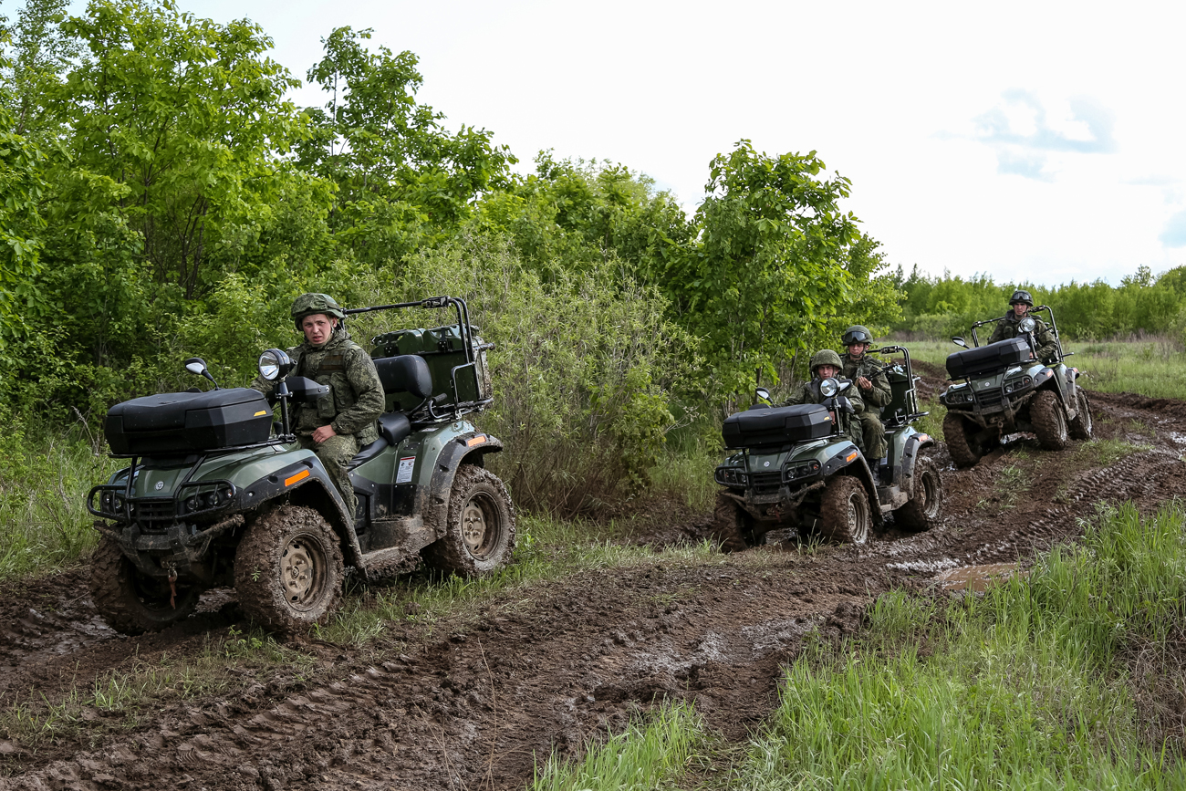 Des cadets de l'Haute Ecole militaire Rokossovski testent des RM 500-2 dans la région de l'Amour.