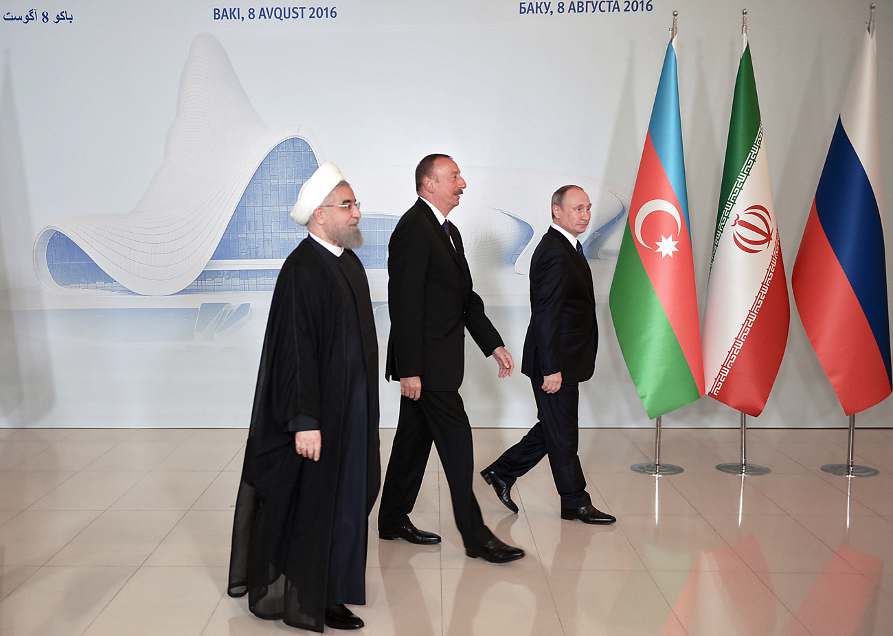 V.l.n.r.: Der iranische Präsident Hassan Rohani, sein Amtskollege aus Aserbaidschan Ilham Aliew und Russlands Präsident Wladimir Putin. Sie trafen sich am 8. August 2016 in Baku. 