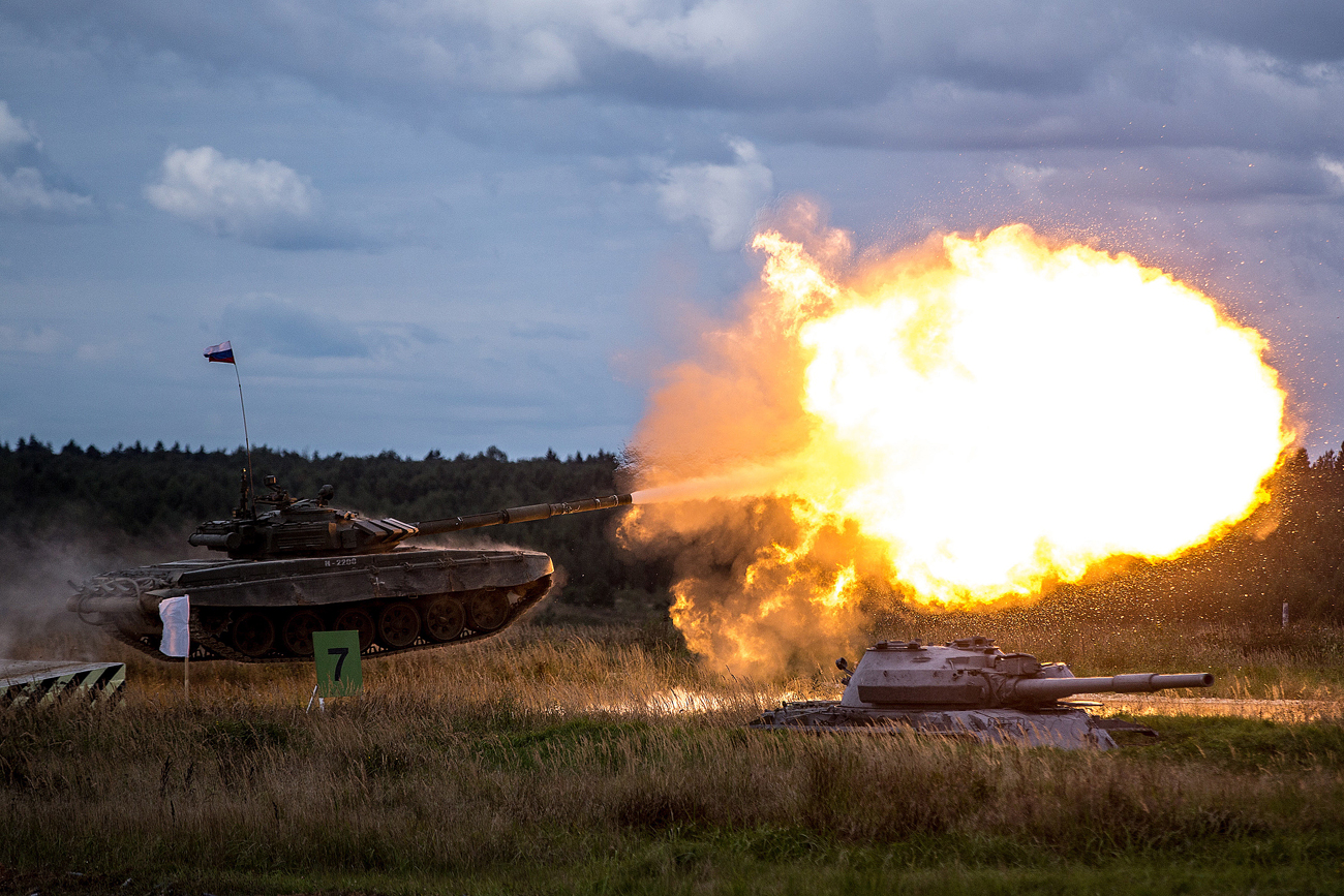 Тенкот Т-72Б3 во текот на Меѓународниот воено-технички саем-2016 на полигонот Алабино. 
