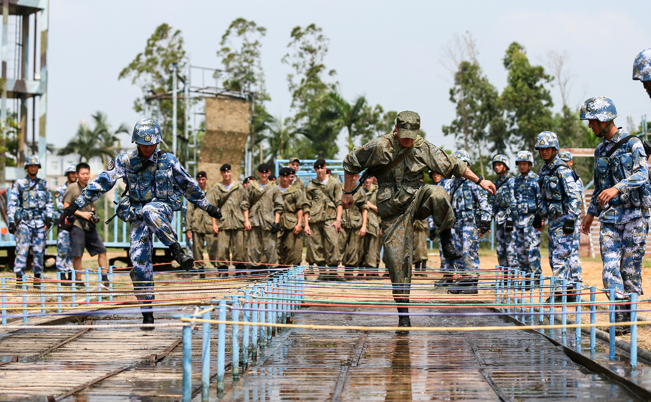 Кинески и руски војници во заедничка воена вежба во Џанѓанг, провинција Гуандонг, Кина.