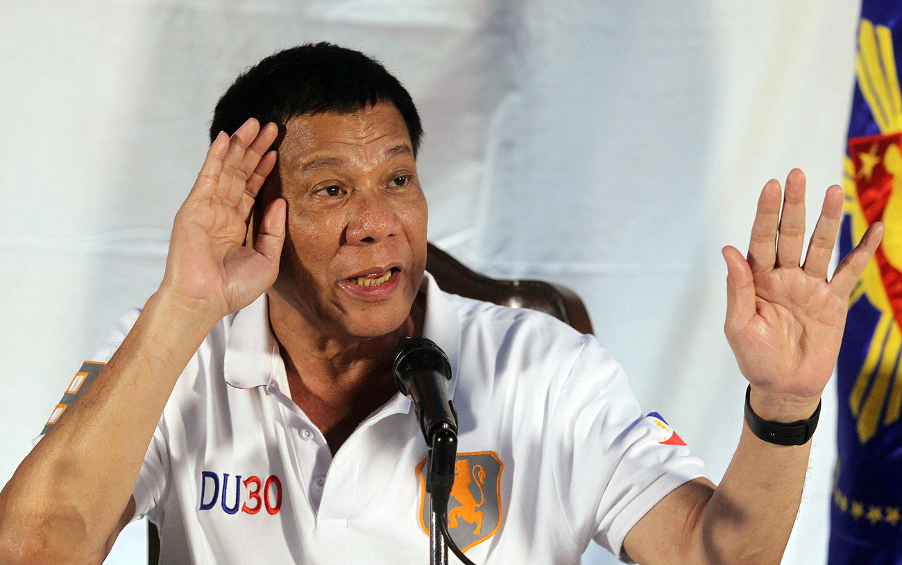 Presiden Filipina Rodrigo Duterte berbicara selama konferensi pers di Davao, Filipina selatan.