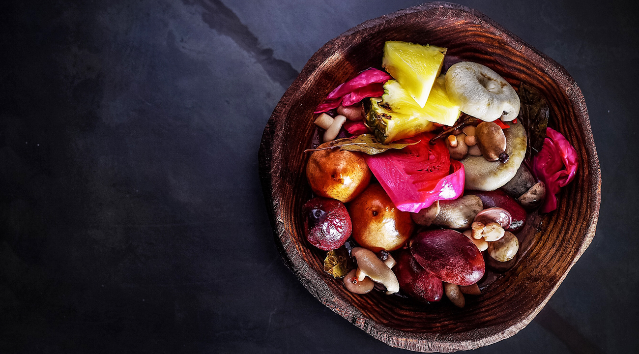 Posikunchiki, nyanya and pickled apples The New Russian cuisine