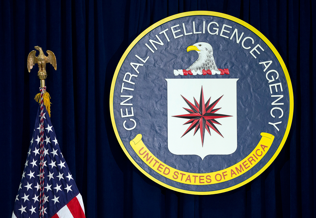 Logo CIA terlihat ditampilkan sebelum Presiden Barack Obama berpidato di Markas CIA di Langley, Virginia, Amerika Serikat.