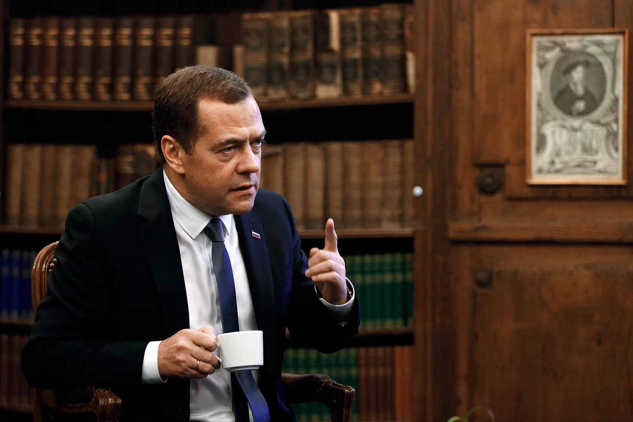 Dmitry Medvedev: "Companies are better off than individuals."  Photo: Russian Prime Minister Dmitry Medvedev.