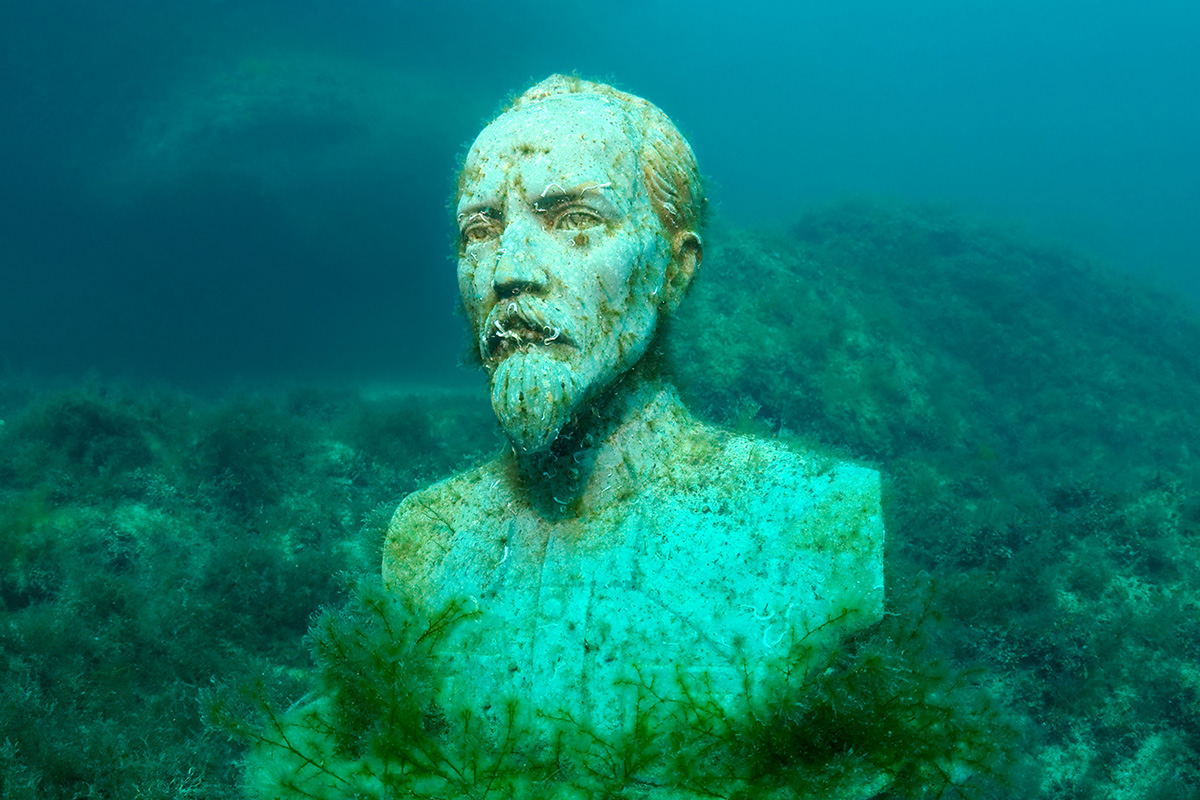 It was then that Vladimir took the dismantled monuments to the Black Sea, and the idea for an underwater museum was born. / Revolutionist Felix Dzherzhinsky