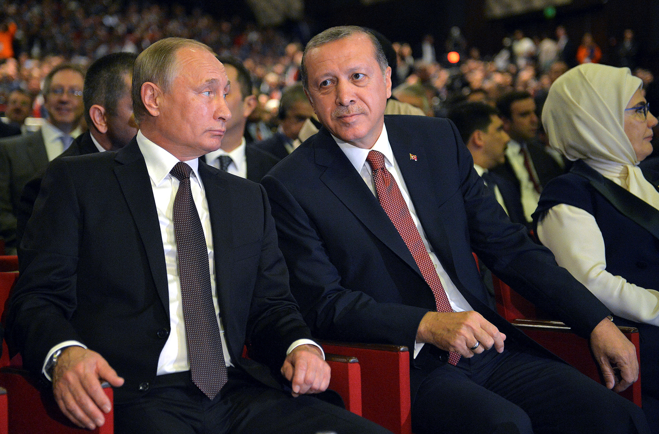 Russian President Vladimir Putin (L) and Turkish President Tayyip Erdogan attend a session of the World Energy Congress in Istanbul, Turkey