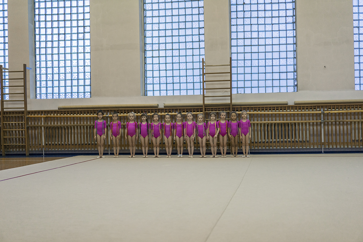 Отборът по художествена гимнастика на Русия винаги е имал силен екип от гимнастички. Според Руската федерация по художествена гимнастика в руските региони има 300 специализирани училища по тази дисциплина.