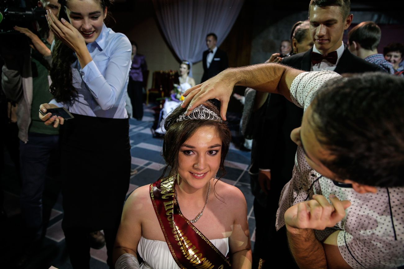  Friends and relatives congratulate Miss Independence 2016 Elena Semakina at the beauty contest for disabled people in wheelchairs, the 'Miss Independence 2016' in Moscow, Russia, 13 October 2016. Nine participants took part at the final of the the beauty contest for disabled people with wheelchairs. Russia has more than 13 million disabled people and 600 thousand of them use wheelchair in their daily life.