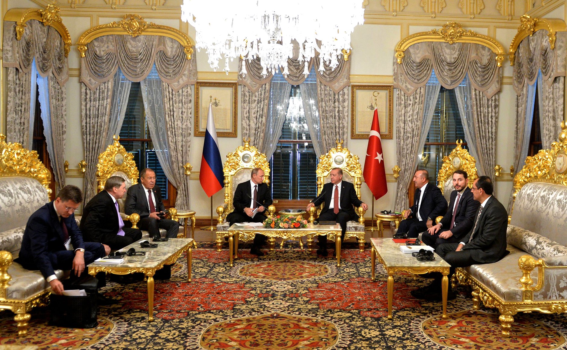 Presiden Rusia Vladimir Putin bertemu dengan Presiden Turki Recep Tayyip Erdoğan pada 10 Oktober 2016 di sela-sela Kongres Energi Dunia ke-23, Istanbul.