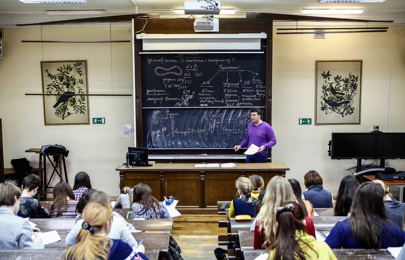 Suasana belajar mengajar di Universitas Negeri Sankt Peterburg (SPbGU).