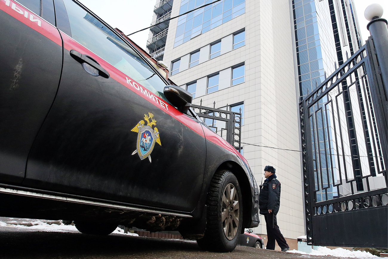 Dua orang polisi lalu lintas tewas terbunuh pada Selasa (4/4) malam di pinggiran kota Astrakhan.