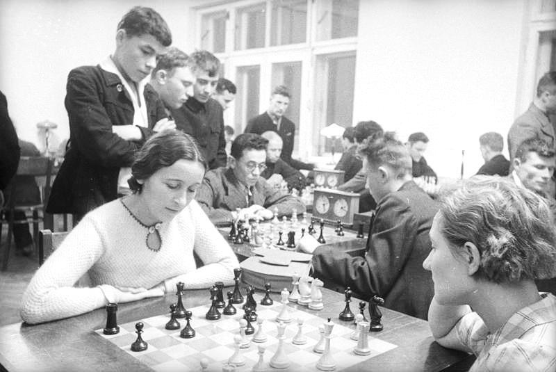 1937 г. Вечер на шаха в Дома на стоманолеярите в Магнитогорск, 1700 км югоизточно от Москва.