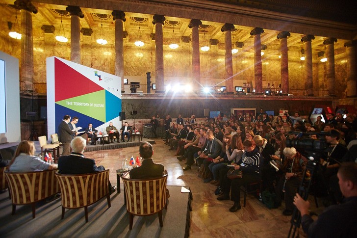 Al Forum Internazionale della Cultura di San Pietroburgo.