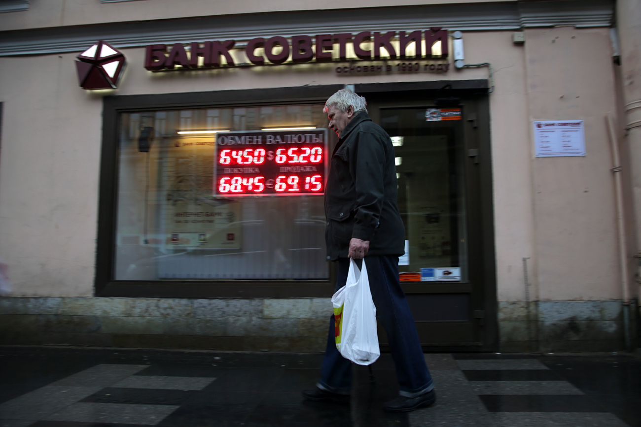 Cambio valuta nella banca "Sovetskij".