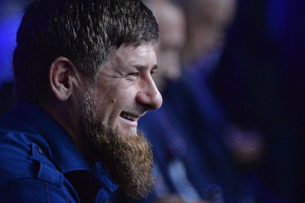 Kepala Republik Chechnya Ramzan Kadyrov selama sidang pleno "Standar Baru dalam Administrasi Publik: Proyek untuk Pertumbuhan, Proyek untuk Kehidupan" di Forum Investasi Internasional Sochi 2016.
