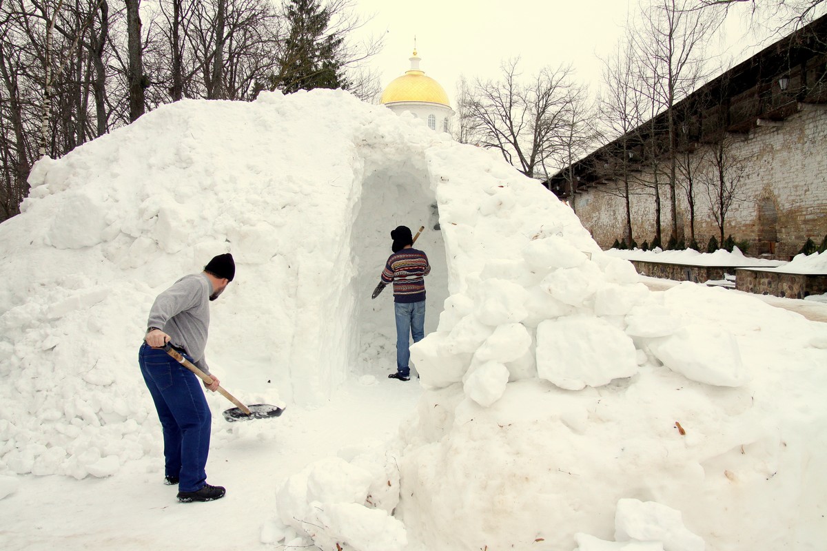 Dans le Nord de la Russie, la neige ne disparaîtra qu’en été ; dans certains endroits, elle est permanente (en Iakoutie ou dans la Tchoukotka).