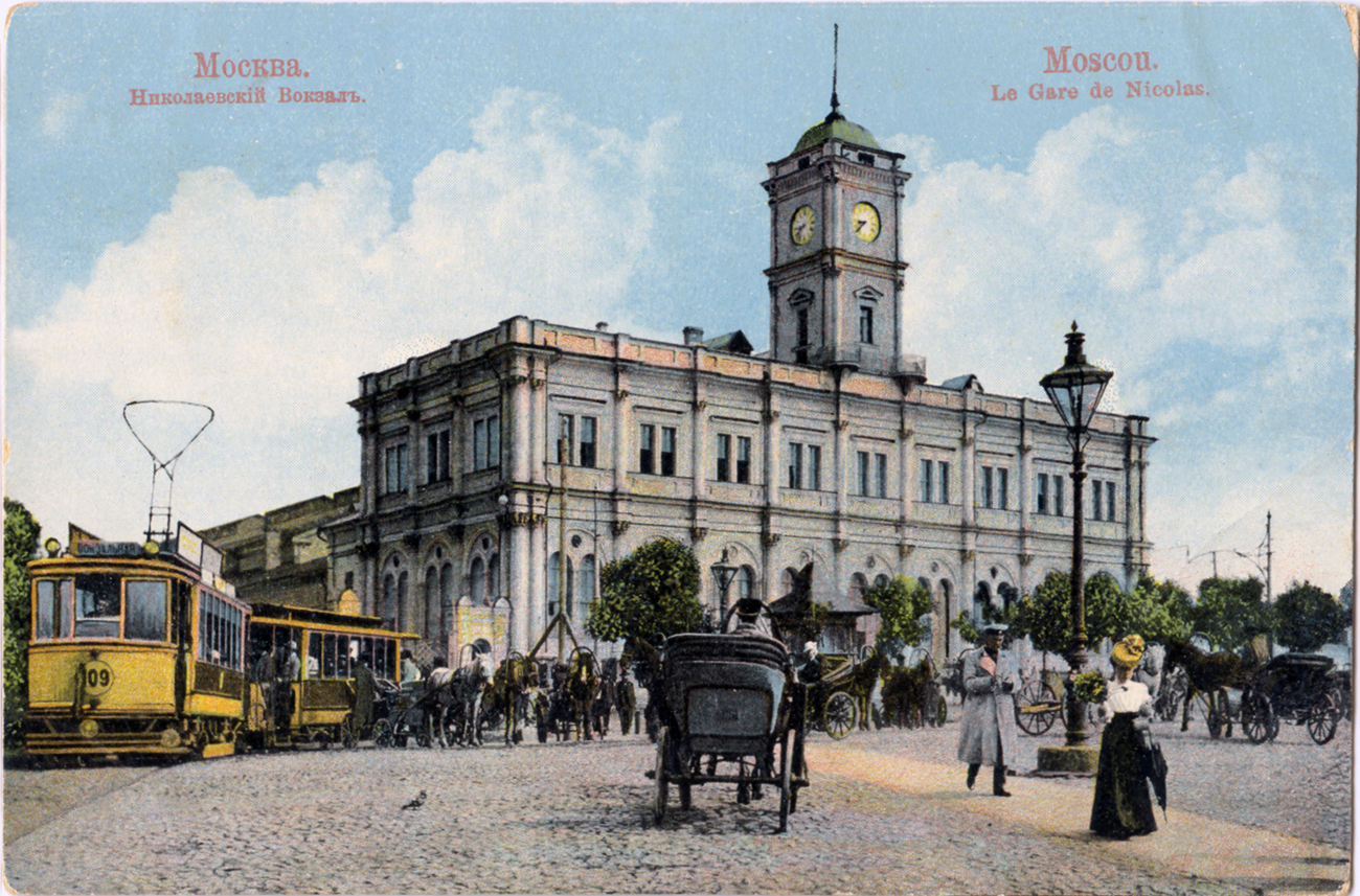Der Nikolai-Bahnhof in Sankt Petersburg auf einer Postkarte aus vorrevolutionärer Zeit.