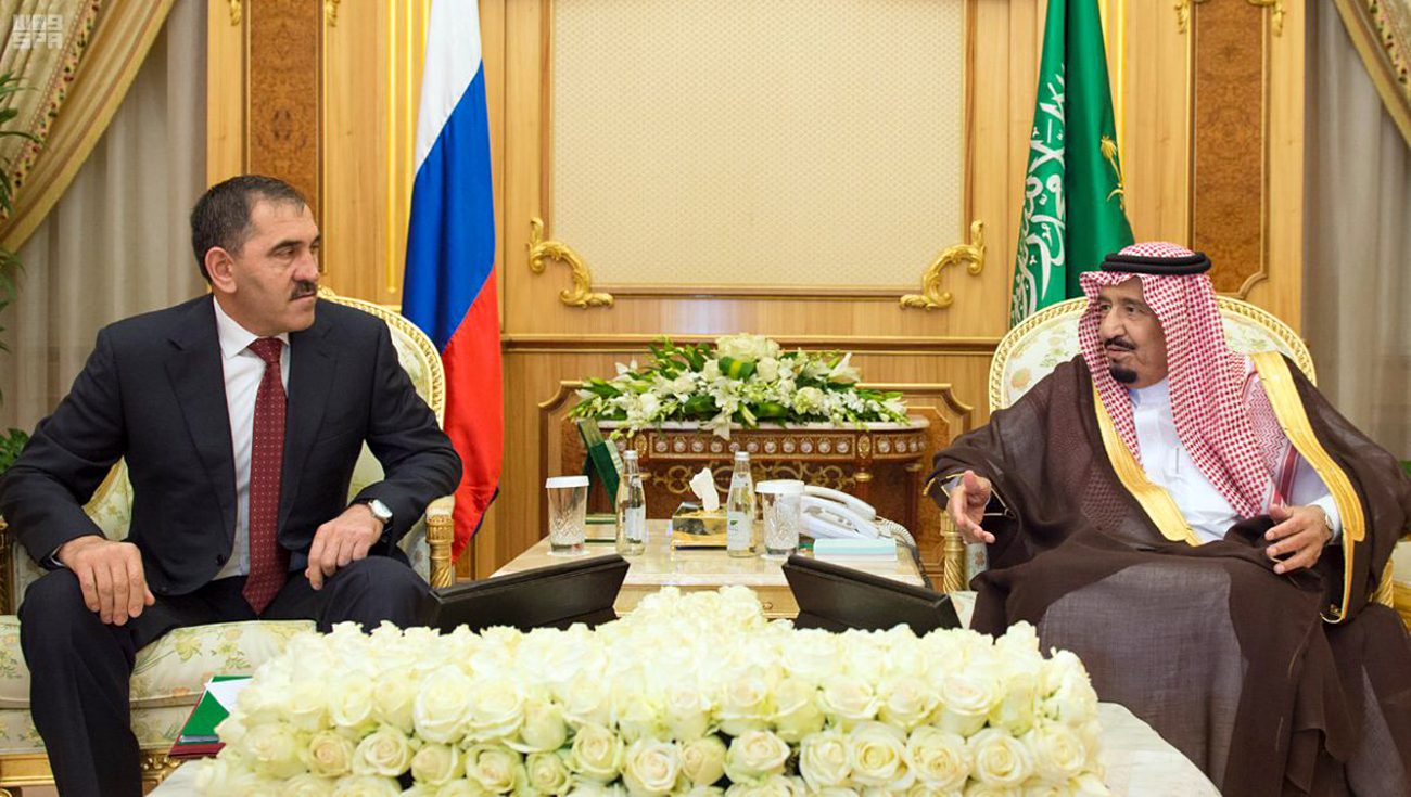 Pemimpin Republik Ingushetia Yunus-Bek Yevkurov (kiri) dalam kunjungannya ke Saudi Arabia.