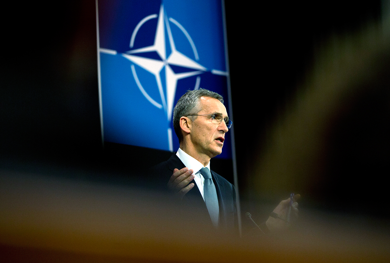 Sekjen NATO Jens Stoltenberg dalam sebuah konferensi pers setelah pertemuan Komisi NATO-Ukraina di markas NATO di Brussel.