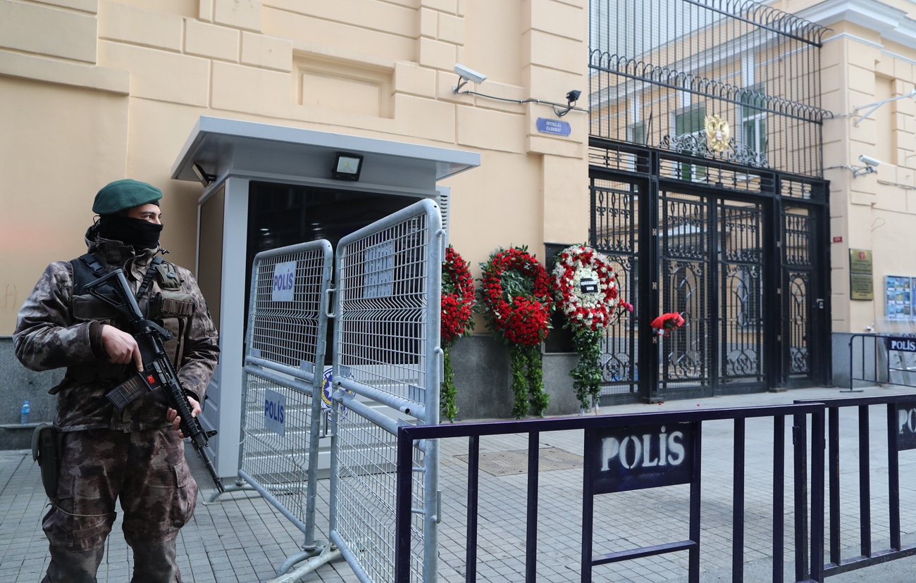 Special forces guard the Russian Consulate in Istanbul, Turkey on Dec. 20, a day after Russia's Ambassador to Turkey, Andrey Karlov, was shot at an art exhibition in the Turkish capital of Ankara.